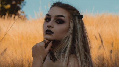 ¿Por qué las cruces están tan presentes en la moda gótica?