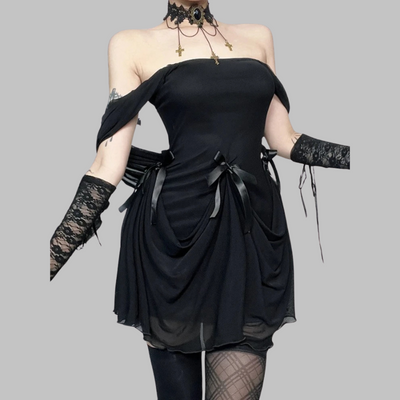 Vestido Grunge Negro de Manga Larga y Falda Drapada