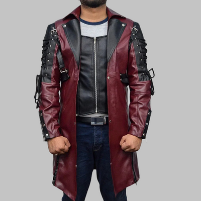 Abrigo largo burdeos y negro de cuero sintético estilo post-apocalíptico