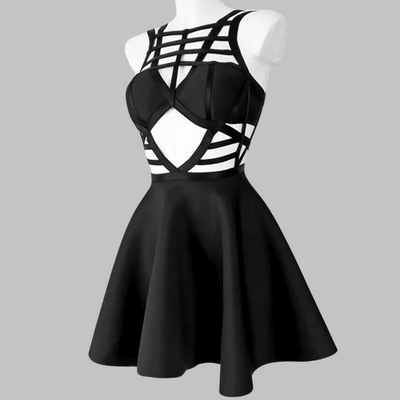 Vestido Corto Gótico Negro con Tirantes Múltiples y Recortes